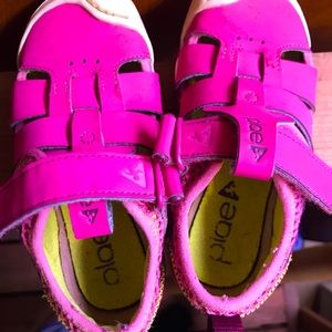 Size 9 toddler Plae sandals